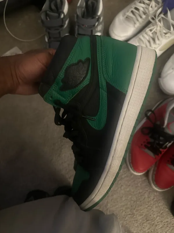 Pine Green Jordan 1  - Image 3