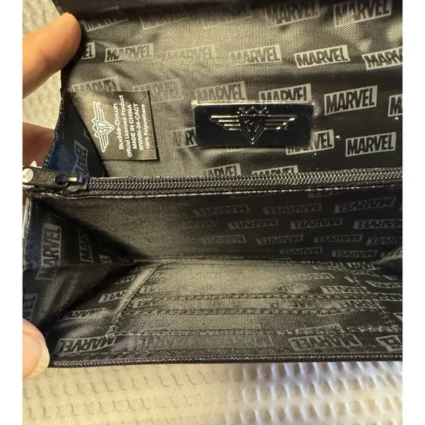 Buckle Down‎ Fold Over Black Wallet Captain America Shield Metal Emblem NWT - Image 5