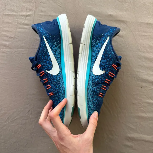 Nike Free Run Distance Running Sneakers - Image 7