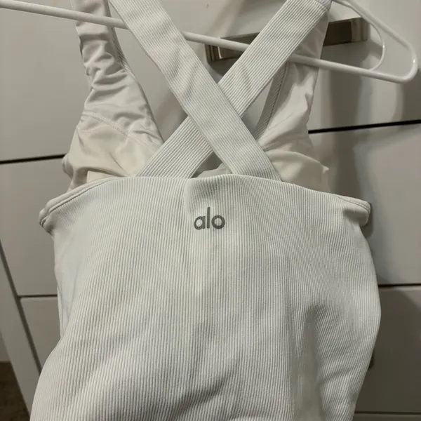 Alo Yoga Elevate Tank Top **FLAWED** - Image 3