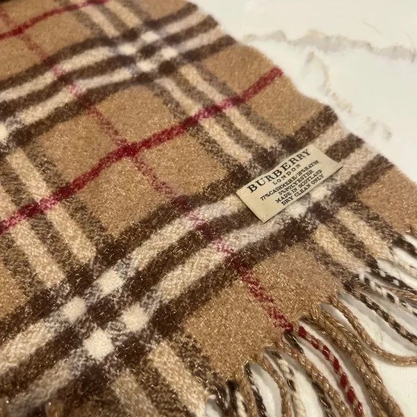 Burberry cashmere shimmer scarf woman’s - Image 4
