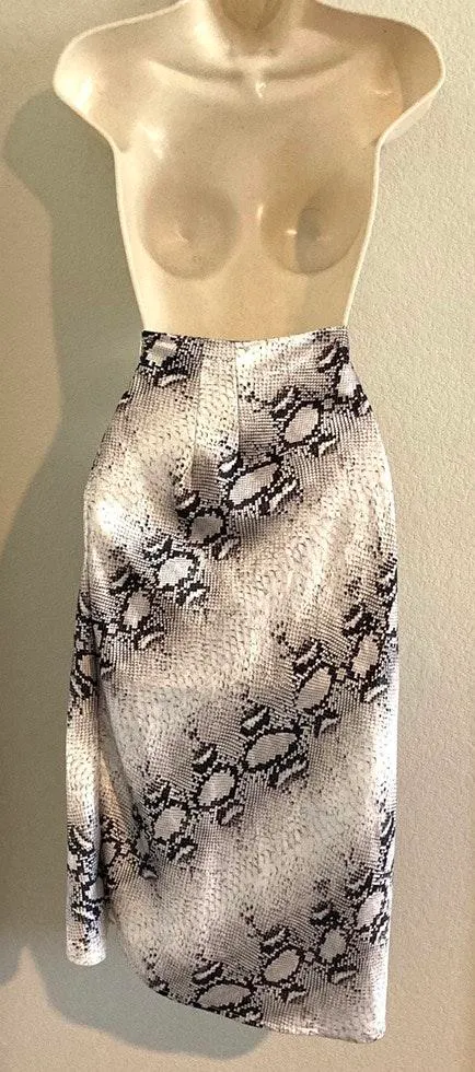 Dress Forum NWT snake skin pattern LA skirt. Sz S - Image 2
