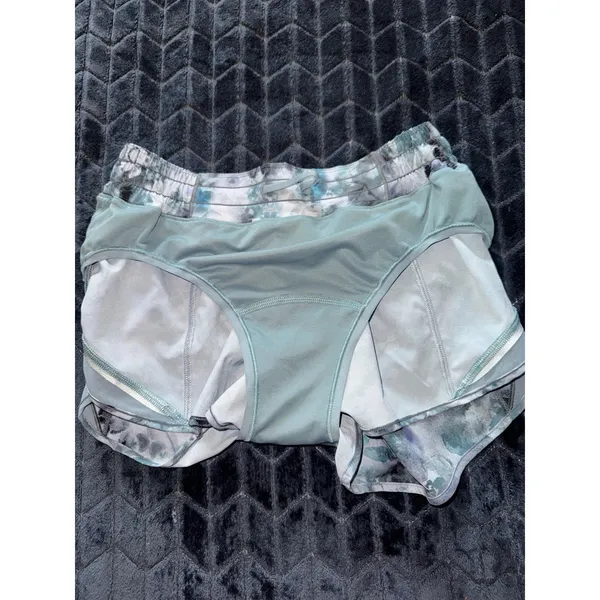 Lululemon Hotty Hot Low-Rise Lined Short Kaleidofloral Multi/Blue Cast Size‎ 6 - Image 6