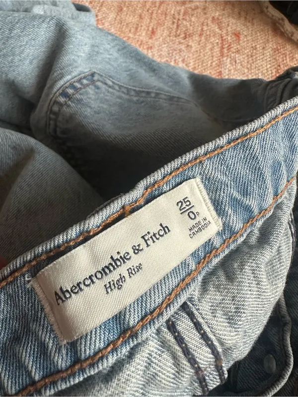 Abercrombie and Fitch light wash denim high rise midi skirt front slit 0P 25P - Image 2