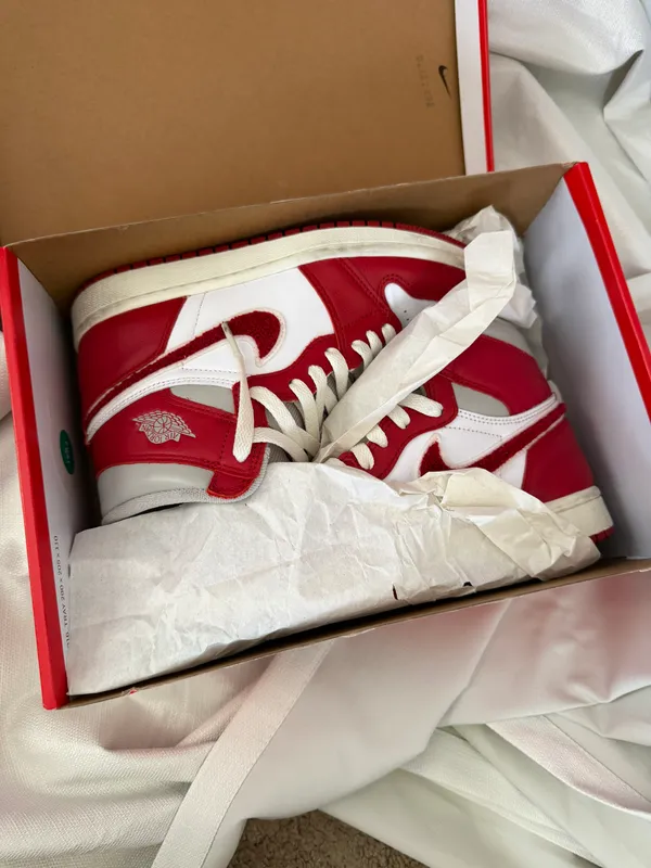 Air Jordan 1’s Retros Red Size 6 - Image 9