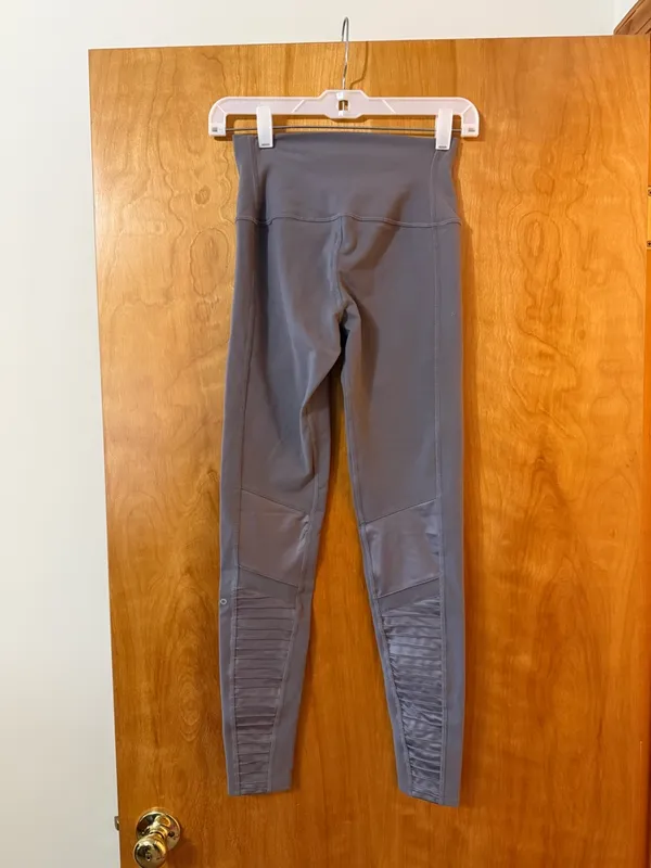 Alo Yoga High-Waist Moto Legging Pin-tucked Panel Purple Dusk Leggings NWT Small - Image 15