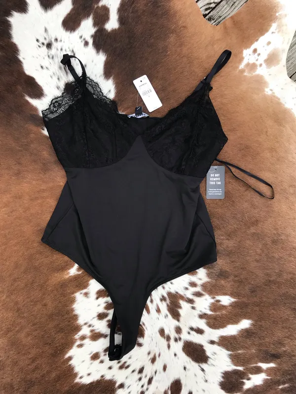 NWT Express Lace Trim Bodysuit Sz M - Image 3