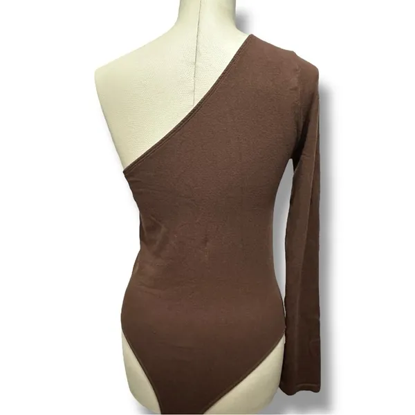 229 Forever 21 | EUC Chocolate Brown One-Shoulder Bodysuit (Size S/M) - Image 4