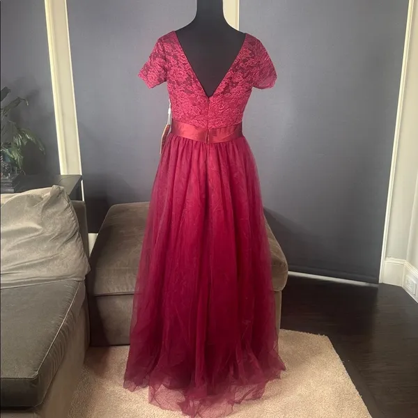 Women’s Full Length Burgundy Prom Bridesmaid Dress Short Sleeve Zip Back Size 10 - Image 4