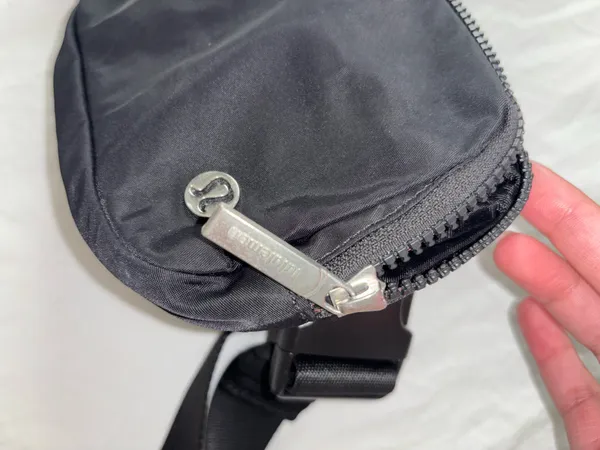 Lululemon Belt Bag Black - Image 4