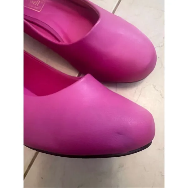 Comfort-Well by Beacon Fuchsia Low Block Heel Side Cutout Gold Accent Size 8W - Image 9