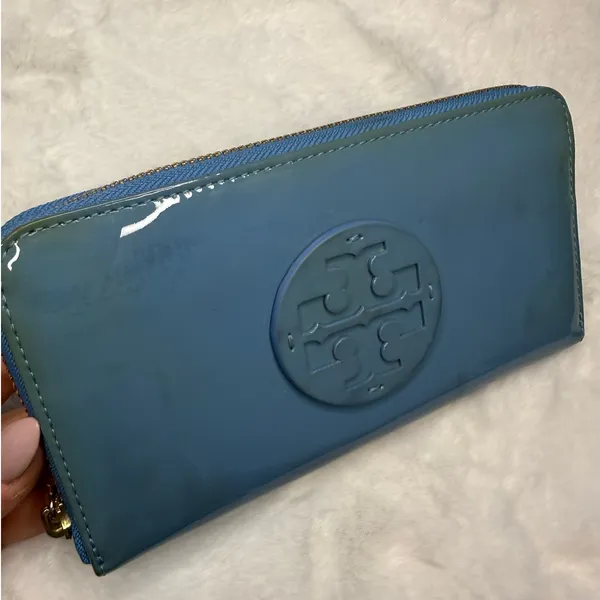 TORY BURCH Blue Patent Leather Zip Around Wallet - Image 3