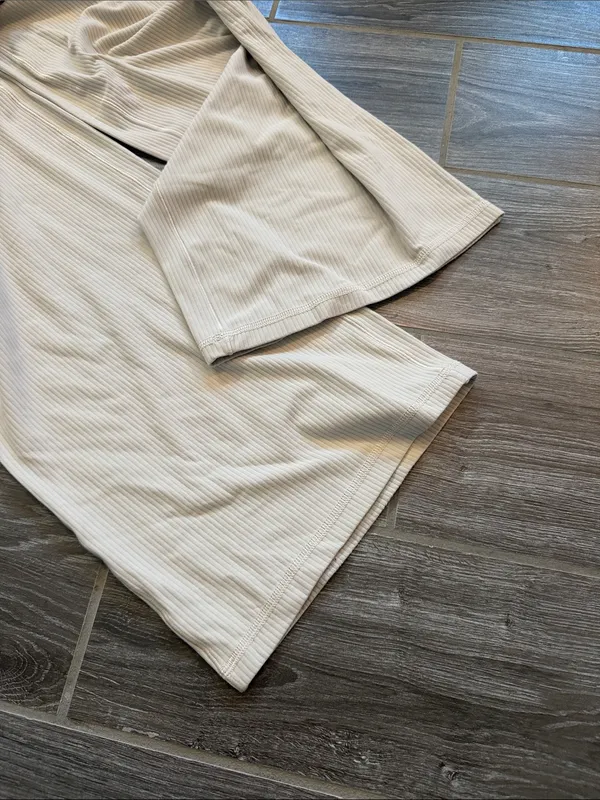 Aerie offline Real Me Xtra High-Rise Wide-Leg Ribbed Trouser Pants Cream XS EUC - Image 4