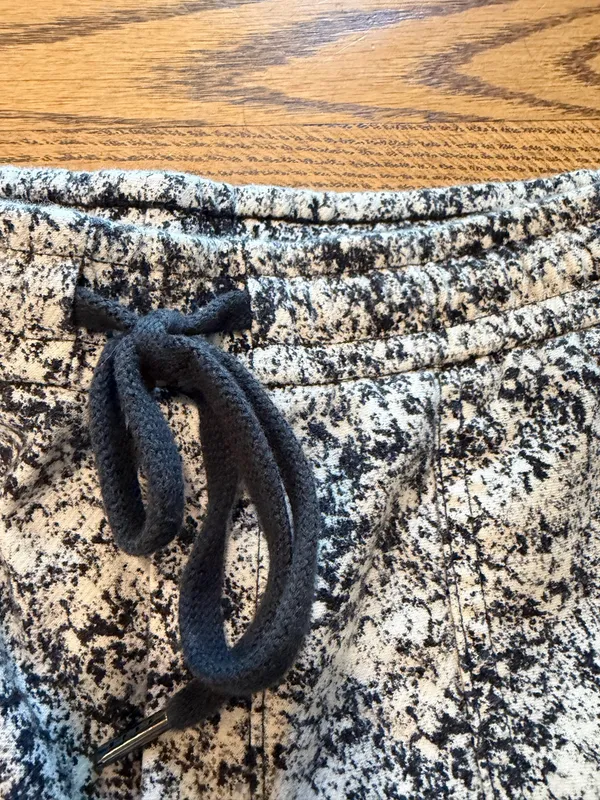 Athleta Farallon Shorts Black White - Image 3