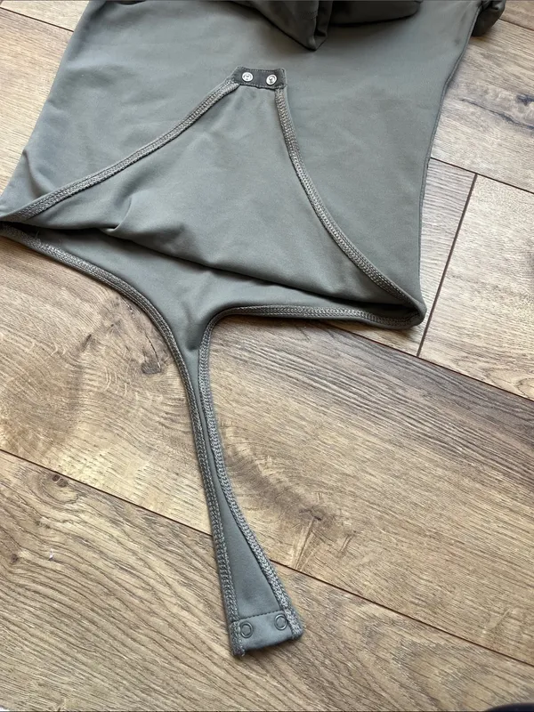 Aritzia BABATON 🩶 Contour Short Sleeve Body Suit size Small - Image 5