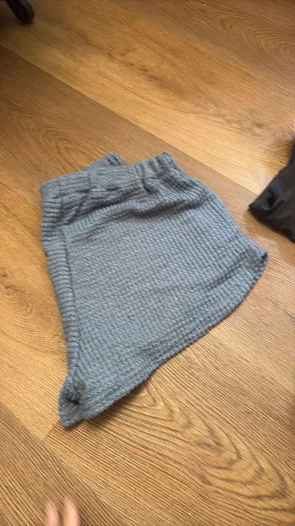 Cupshe sweat set shorts and sweatshirt - Image 5