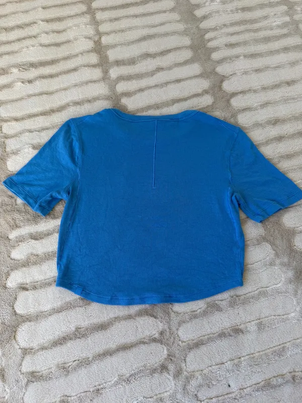Lululemon Blue Cropped Top  - Image 4