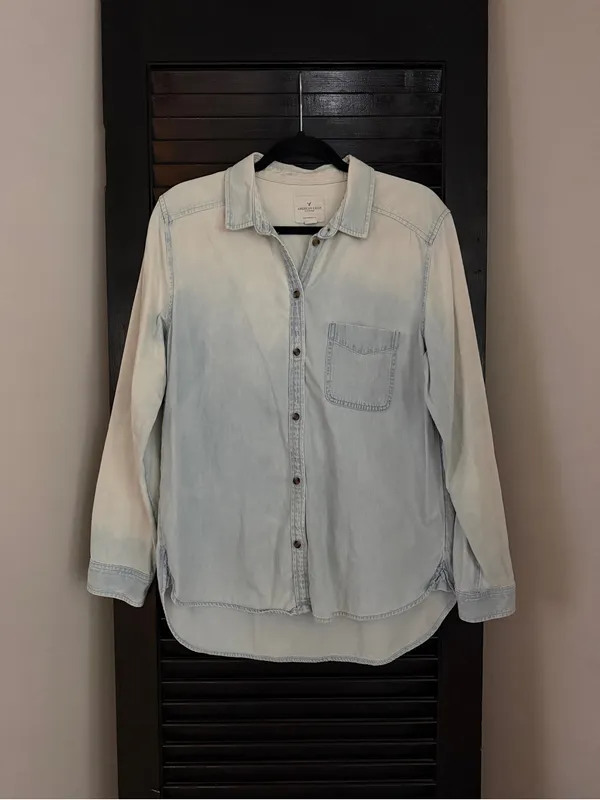 American Eagle Outfitters Light Blue Denim Button-Down Shirt Size L Boyfriend - Image 9