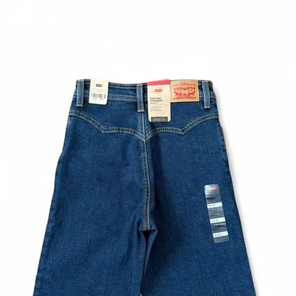 Levi’s women’s blue Riveted Ribcage Straight Ankle Jeans - Image 3