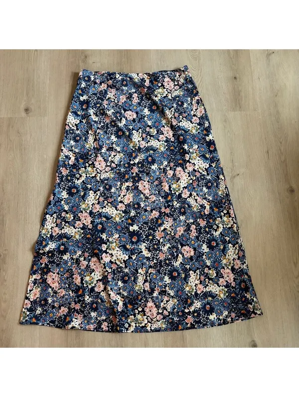 LOFT NWOT Women's Blue A-Line Floral Midi Skirt Size M - Image 5