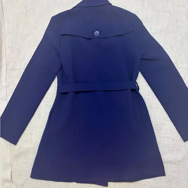 Tulle Women's Casual, Business Casual navy blue trench coat. Size‎ small - Image 9
