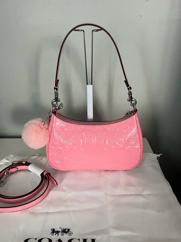 Coach Teri Shoulder Bag In Signature Leather With Heart Charm With Matching Wristlet - Image 9
