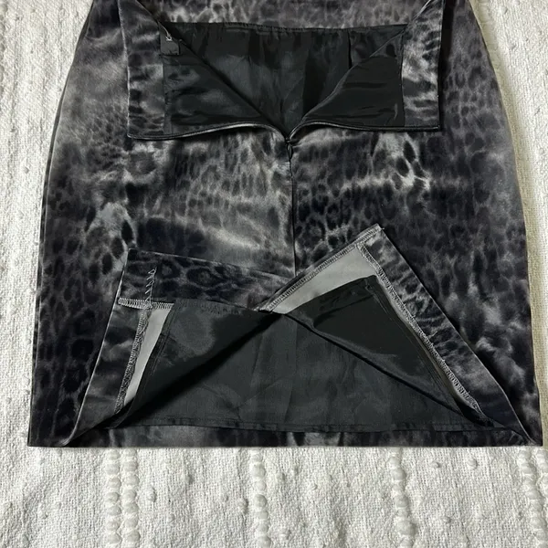 Karen Kane Crushed‎ Velvet Animal Print Fitted Skirt Size 6 Black Cheetah - Image 7