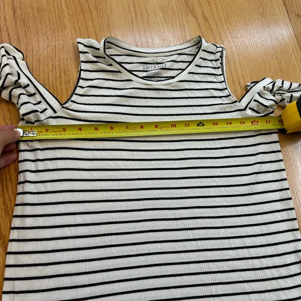 American Eagle Top Shirt‎ Cold Shoulder Size Large Ribbed Stripes Black White - Image 5