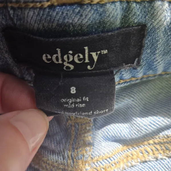 Maurices Edgely relaxed Boyfriend Denim Cargo Shorts distressed Size 8 Grunge - Image 4