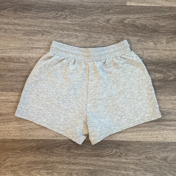 ALO Yoga Light Gray Shorts Knit Athletic Casual - Image 2