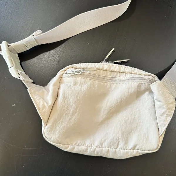 LULULEMON Everywhere Belt Bag White Opal - Image 5