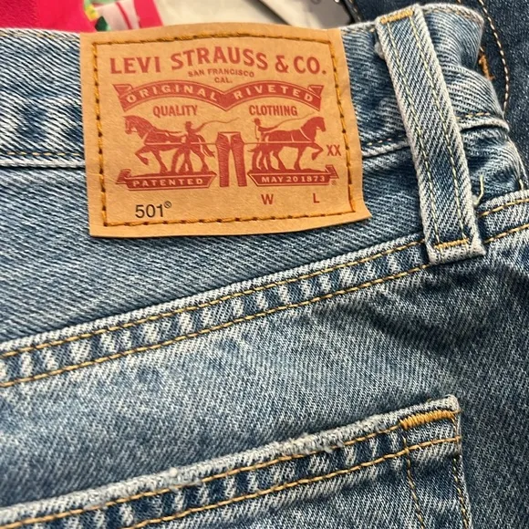 Levi’s women’s‎ size 28 cuff off denim shorts - Image 3
