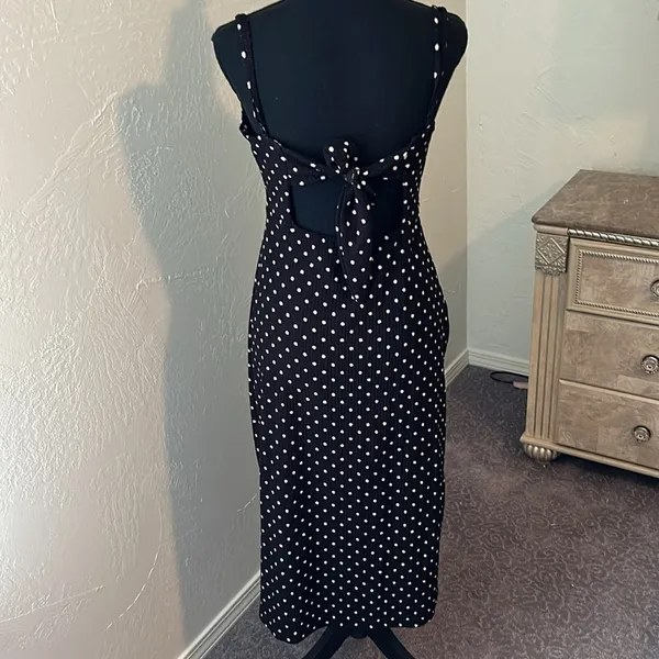 Bershka Midi polka dot knotted front, thigh split, cut out back spaghetti strap dress - Image 4