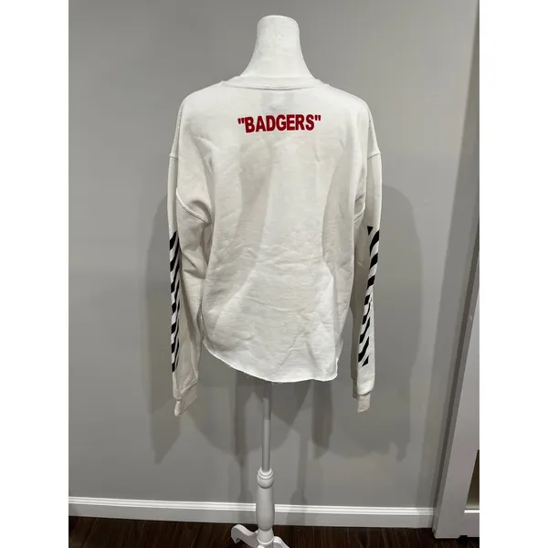 Totally Hype Wisconsin Badgers White Graphic Raw Hem Sweatshirt‎ Womens Medium - Image 3