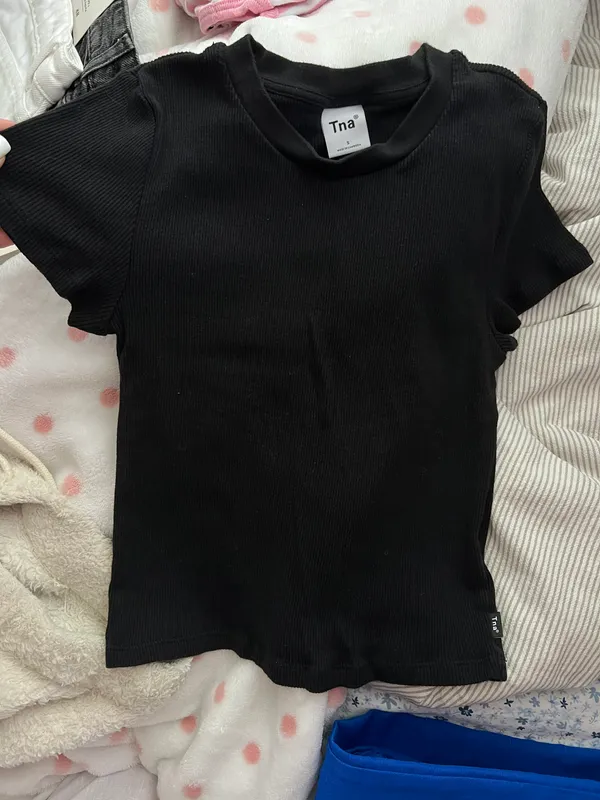 Aritzia TNA cropped basic top - Image 2