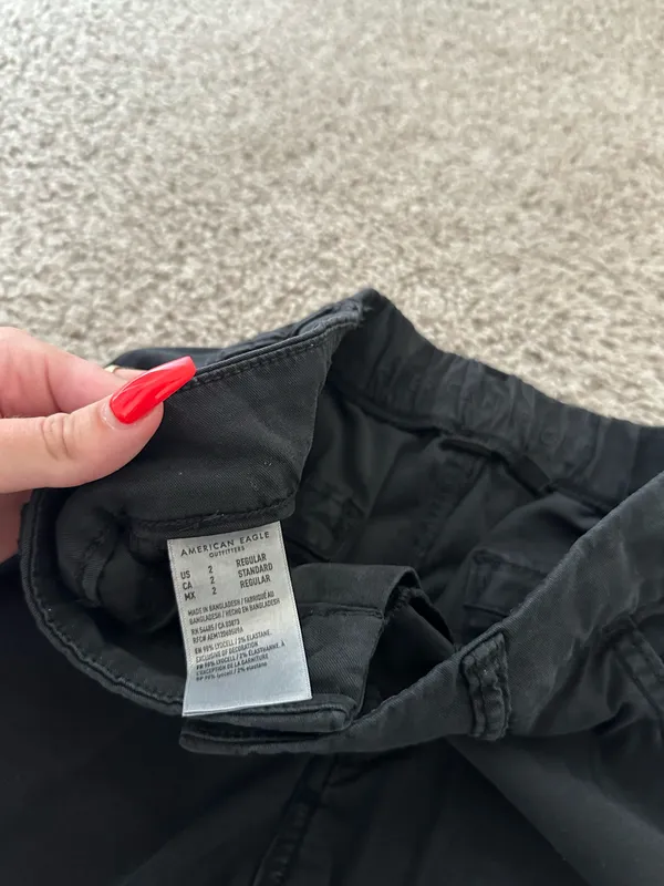 American Eagle Low-Rise Cargo Pants - Image 5