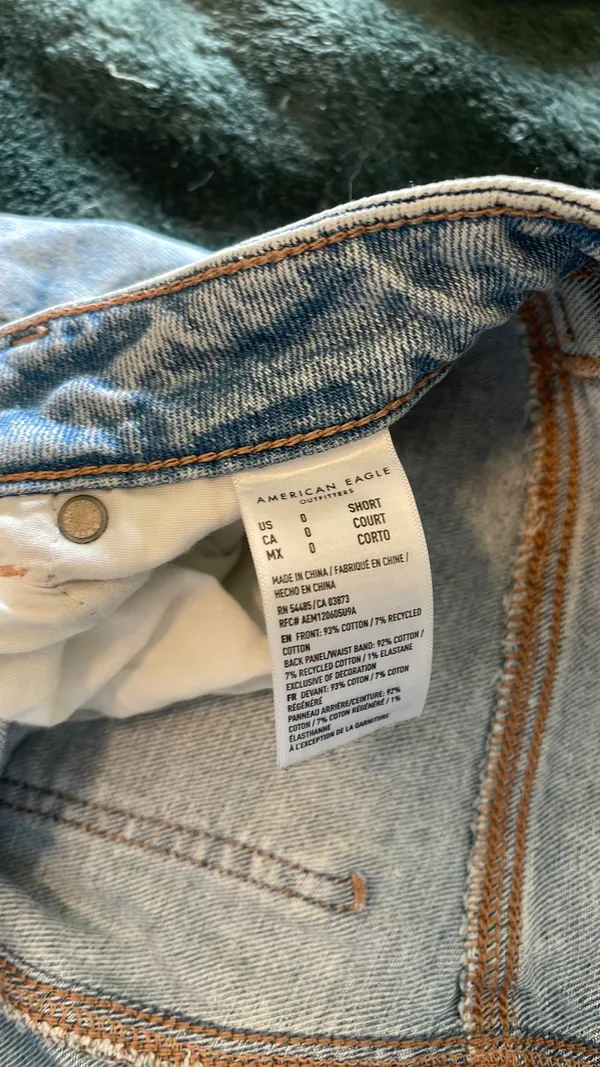 American Eagle Jeans Ripped Short - Image 3