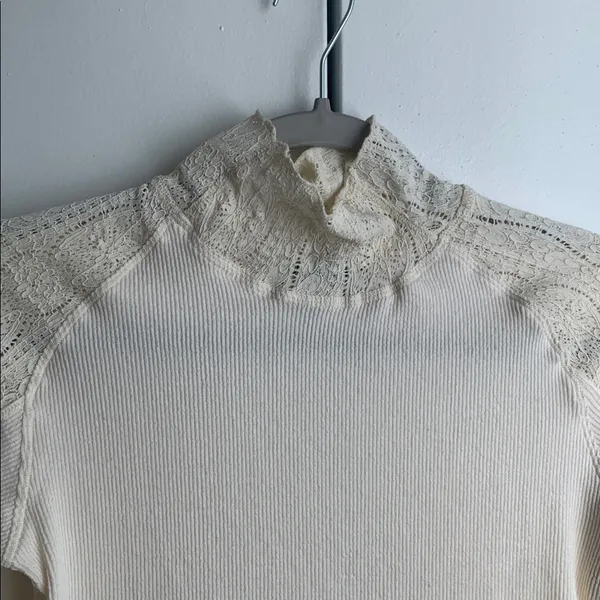 Chic Cream Lace Long Sleeve Women's Top - Image 2