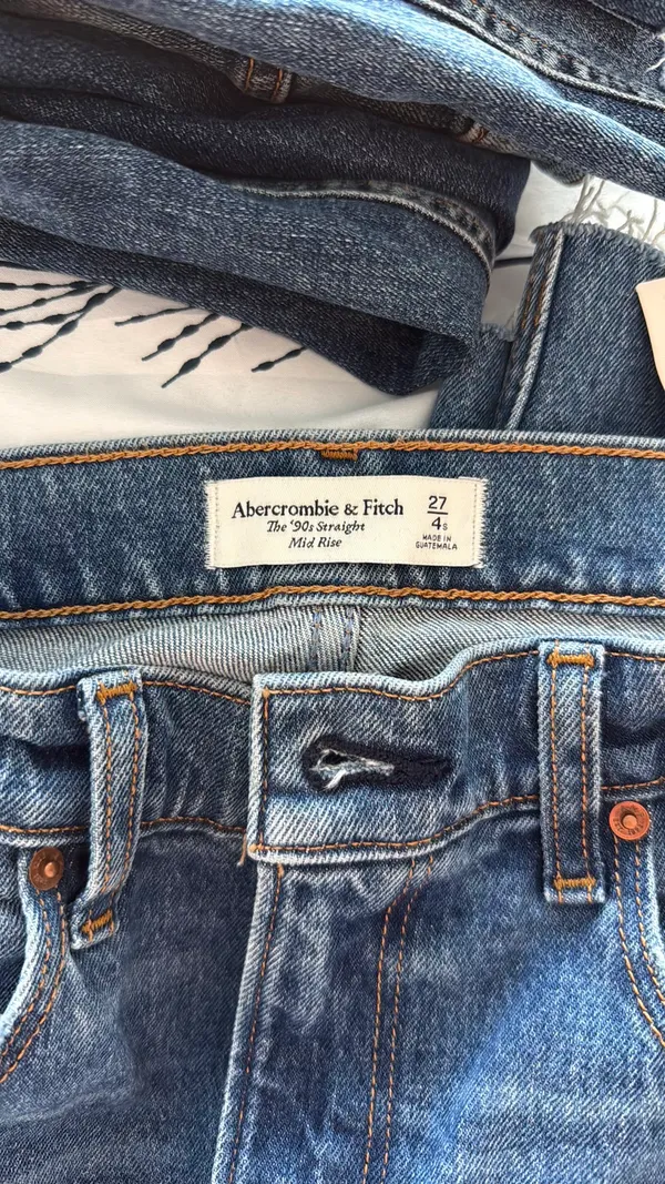 Abercrombie Mid-Rise Jeans Straight 90s - Image 4