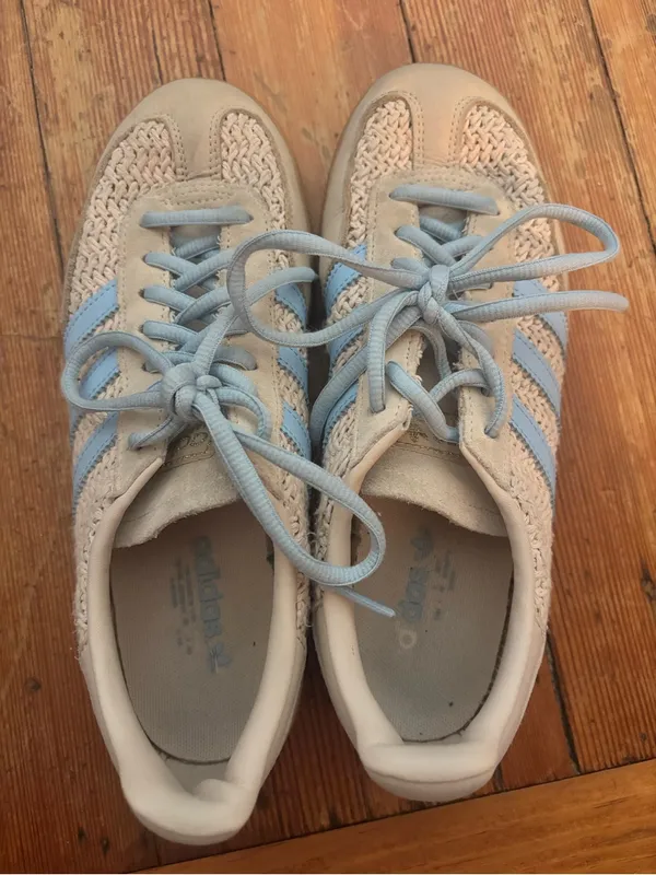 adidas Women's Cream Sneakers with Light Blue Stripes - Image 5