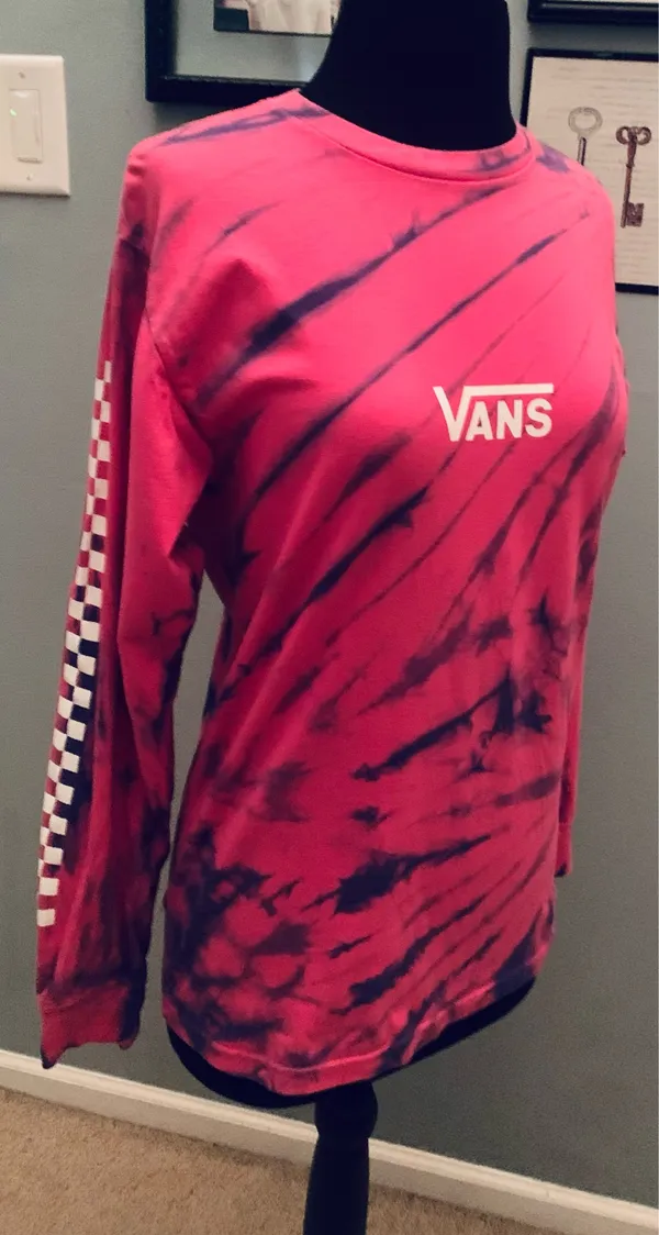 This is a pink and purple Vans tie-dye long-sleeve t-shirt featuring the brand's signature white logo on the chest. - Image 14