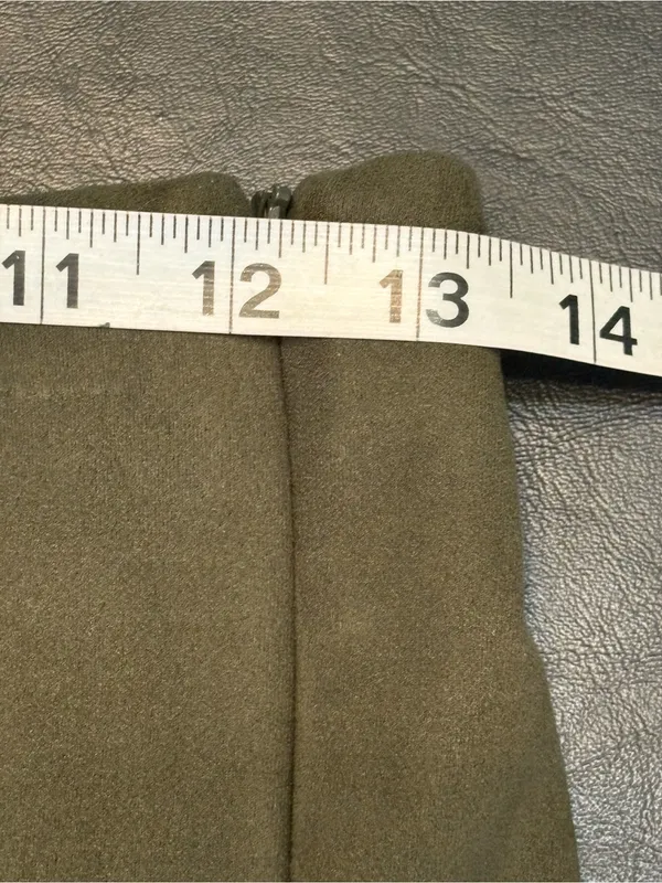 Banana Republic Devon Faux Suede Pants/Leggings in an olive green shade size 4 - Image 7