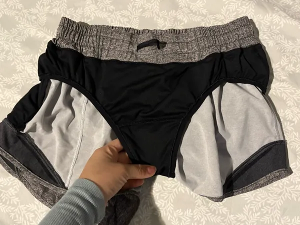 Lululemon Hotty Hot High-Rise Lined Short 6 - Image 4