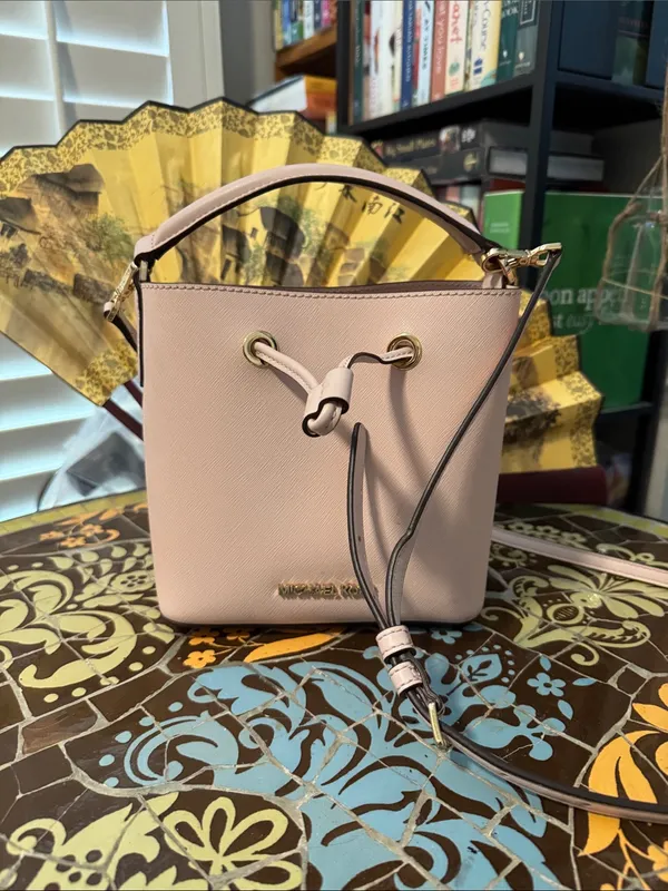 MICHAEL KORS Pink Bucket Shoulder Bag - Image 4