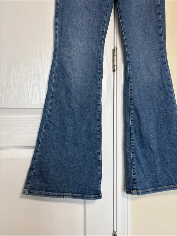 Free People We The Free Jayde Flare Jeans- Size 31 - Image 5