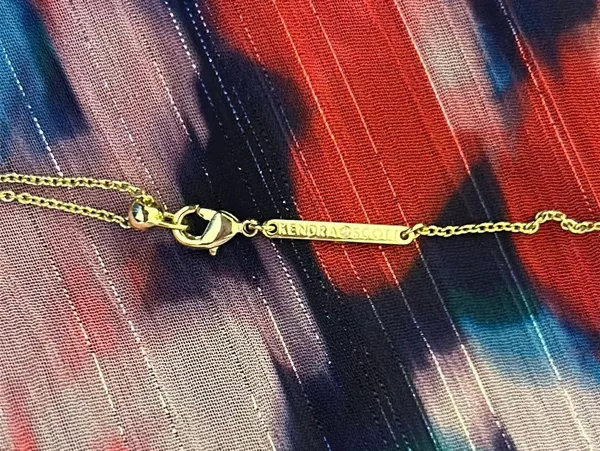 Kendra Scott Necklace Heart Gold - Image 4