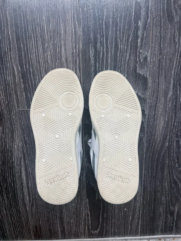 Reebok women’s White & Gray Low-Top Sneakers - Image 6
