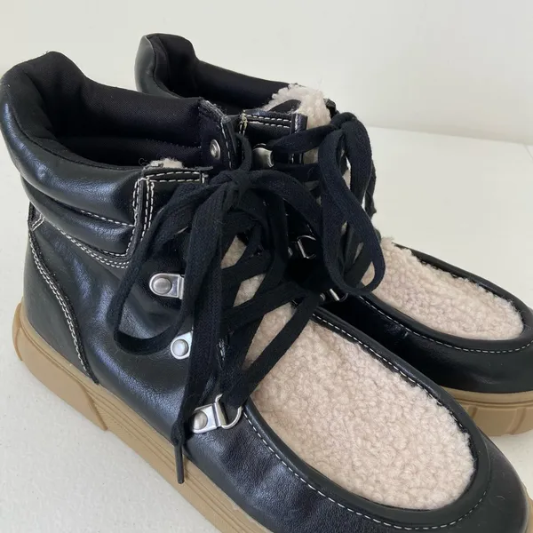 Universal Threads NWOT women’s black cream Kimber Sherpa tongue boots size 6.5‎ - Image 8