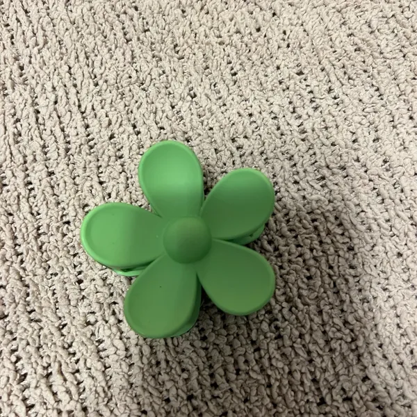 SheIn Green Flower Accessory - Image 2