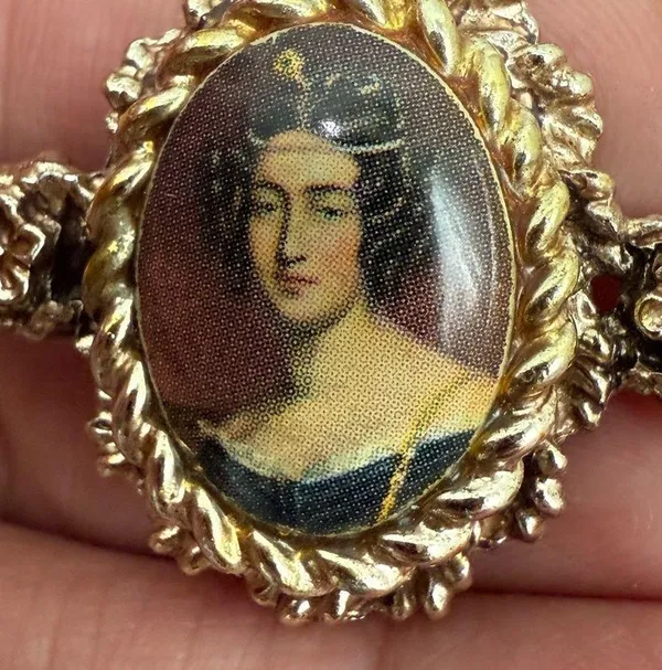 Vintage Unsigned Victorian Lady Portrait Cameo Scarf Clip 9g. - Image 10
